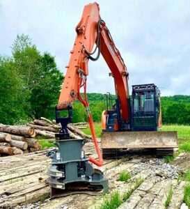 image of excavator with pincers for Nashville Land Clearing