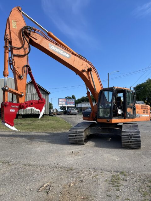 Doosan DX255 with Stump Shear